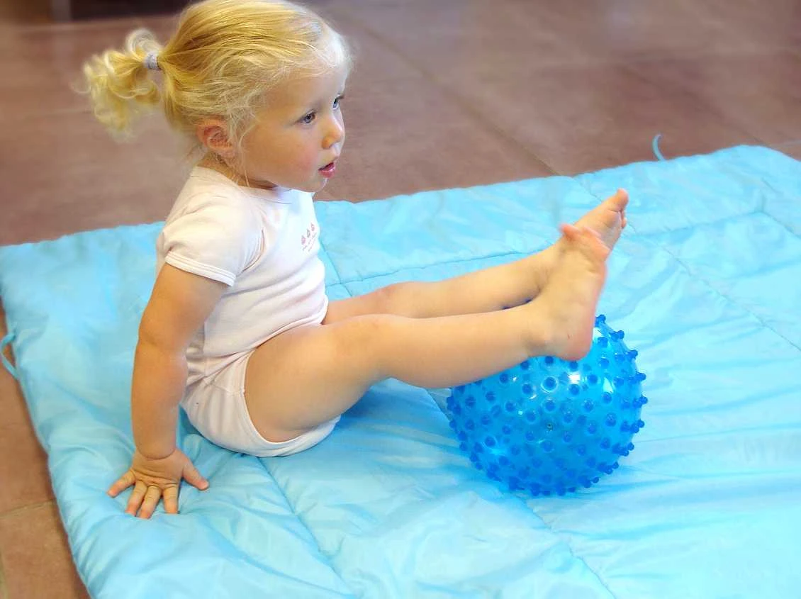 Balle Sensorielle Bleue 20cm - Ludi 8 Balle Sensorielle Bleue 20cm - Ludi - Image 6