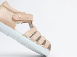 Chaussures Bobux - I-Walk - Jump Champagne Shimmer -BéBé Maison Magasin 9835bd66a02bde4e7e40f717faa0