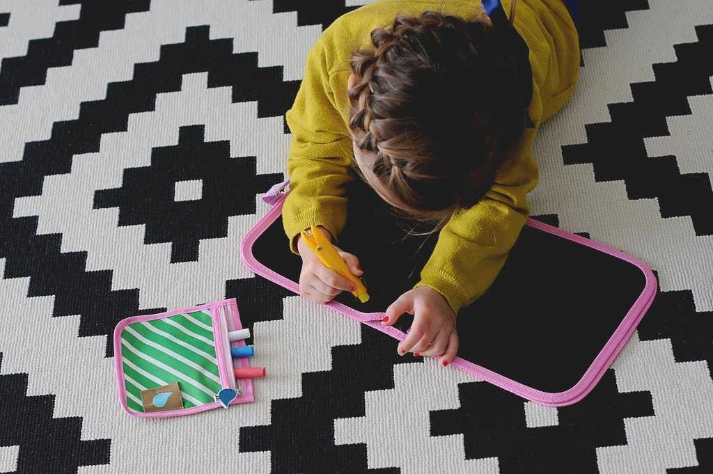 Paris - Carnet De Dessins Pour Craies - Chalk A Doodle Book - Jaq Jaq Bird 4 Paris - Carnet De Dessins Pour Craies - Chalk A Doodle Book - Jaq Jaq Bird - Image 2